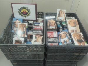 LA POLICÍA LOCAL DE ALAQUÀS INTERVIENE MÁS DE MEDIO MILLAR DE PRODUCTOS FALSIFICADOS